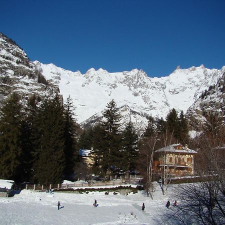 Hotel Lo Scoiattolo Courmayeur Ngoại thất bức ảnh