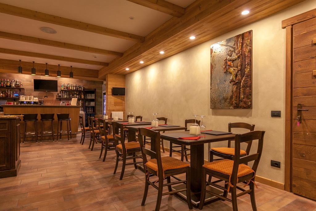 Hotel Lo Scoiattolo Courmayeur Ngoại thất bức ảnh