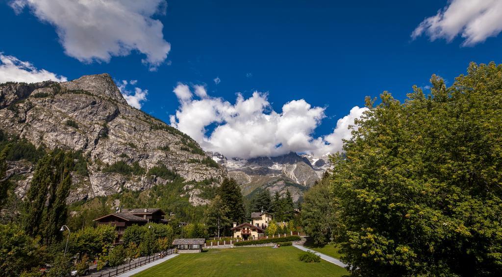 Hotel Lo Scoiattolo Courmayeur Ngoại thất bức ảnh