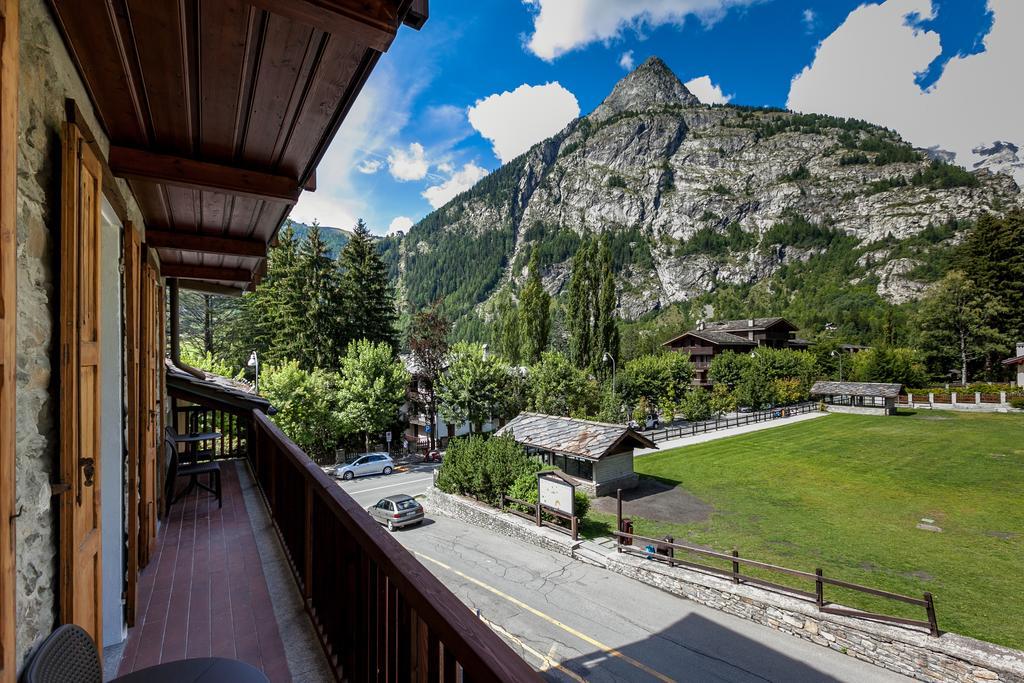Hotel Lo Scoiattolo Courmayeur Ngoại thất bức ảnh