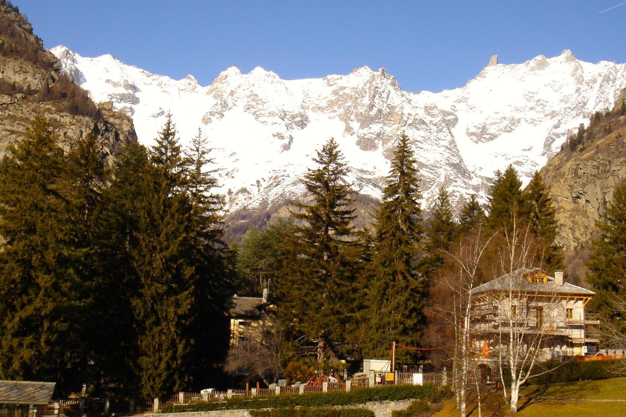 Hotel Lo Scoiattolo Courmayeur Ngoại thất bức ảnh