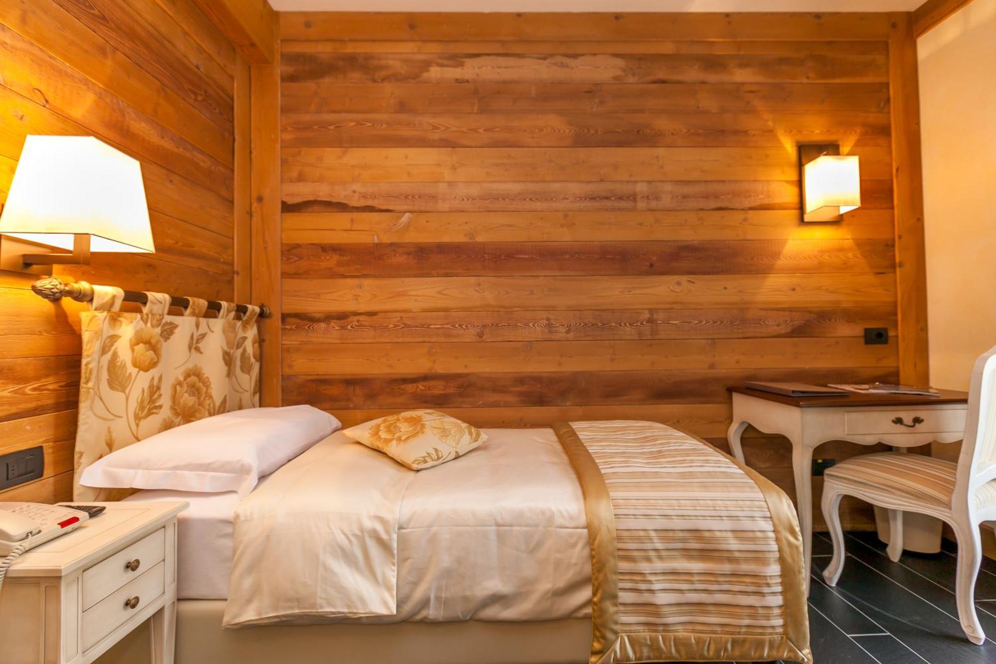 Hotel Lo Scoiattolo Courmayeur Phòng bức ảnh