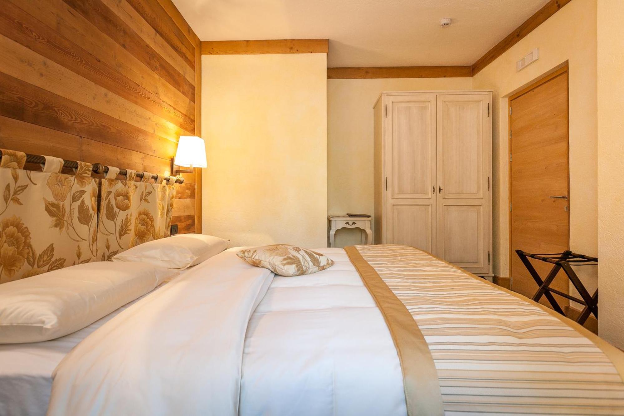 Hotel Lo Scoiattolo Courmayeur Phòng bức ảnh