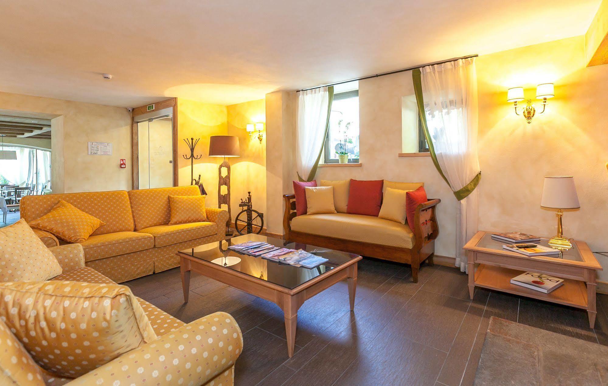 Hotel Lo Scoiattolo Courmayeur Ngoại thất bức ảnh