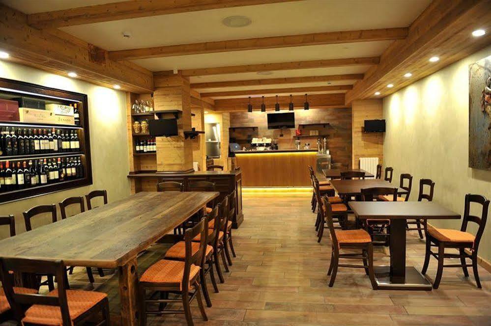 Hotel Lo Scoiattolo Courmayeur Ngoại thất bức ảnh