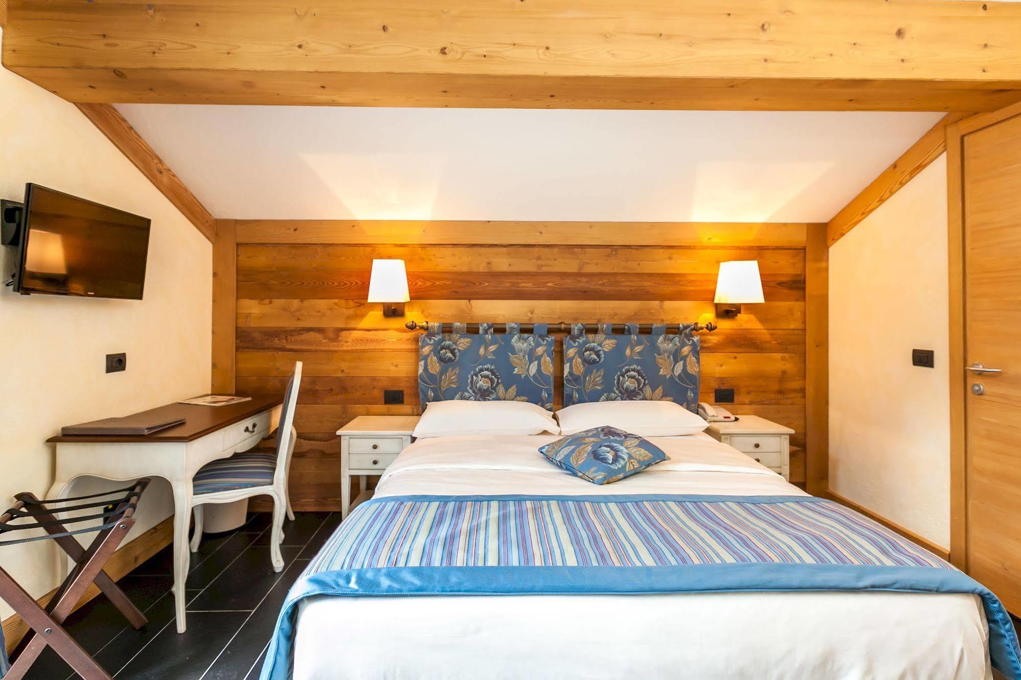 Hotel Lo Scoiattolo Courmayeur Ngoại thất bức ảnh