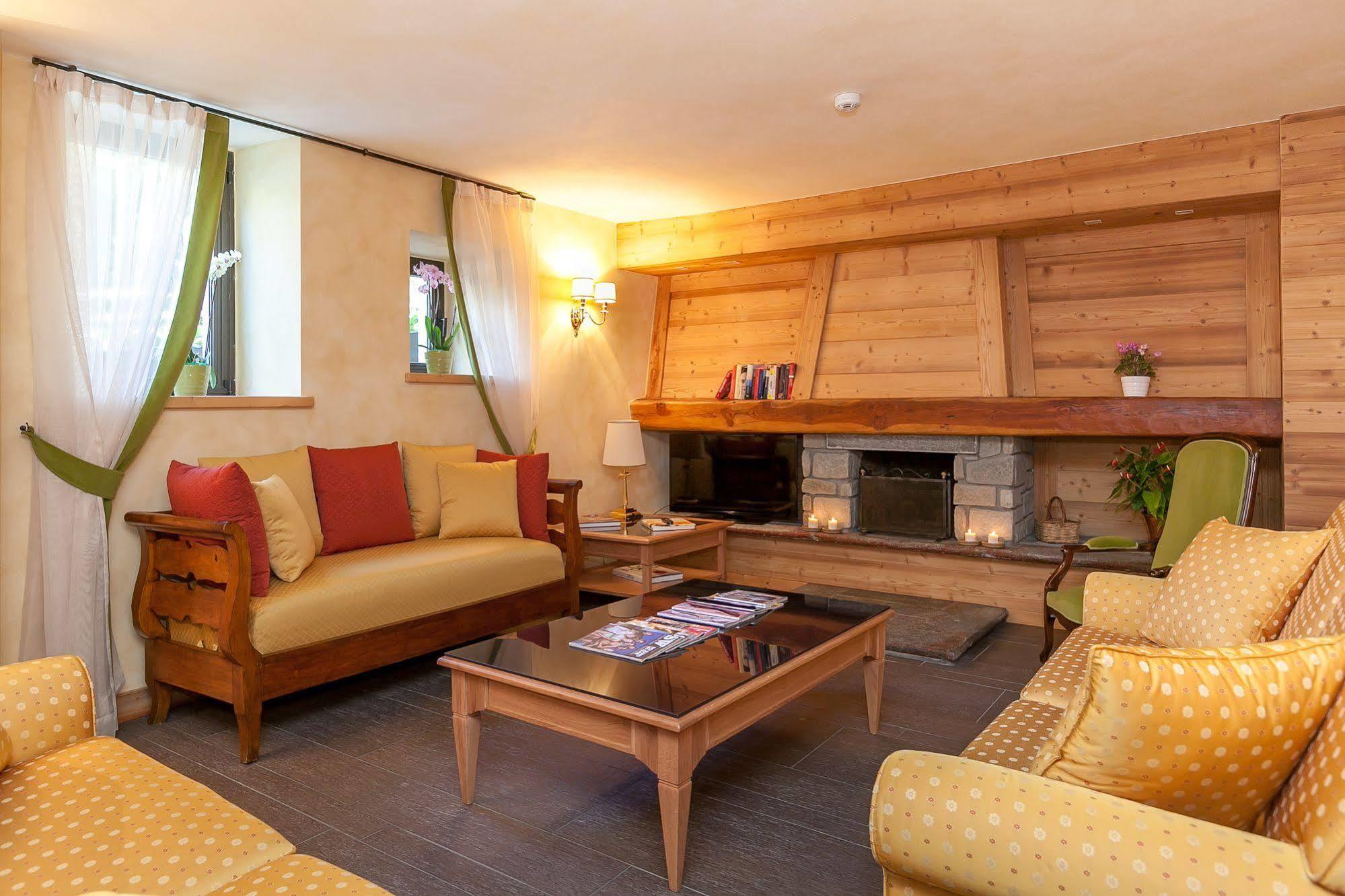 Hotel Lo Scoiattolo Courmayeur Ngoại thất bức ảnh