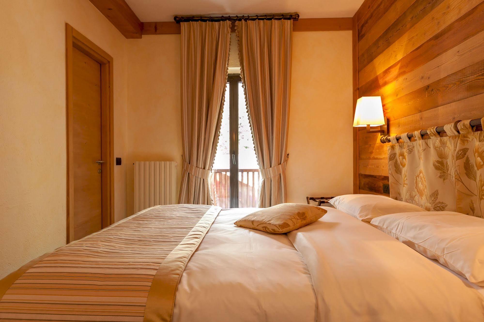 Hotel Lo Scoiattolo Courmayeur Ngoại thất bức ảnh