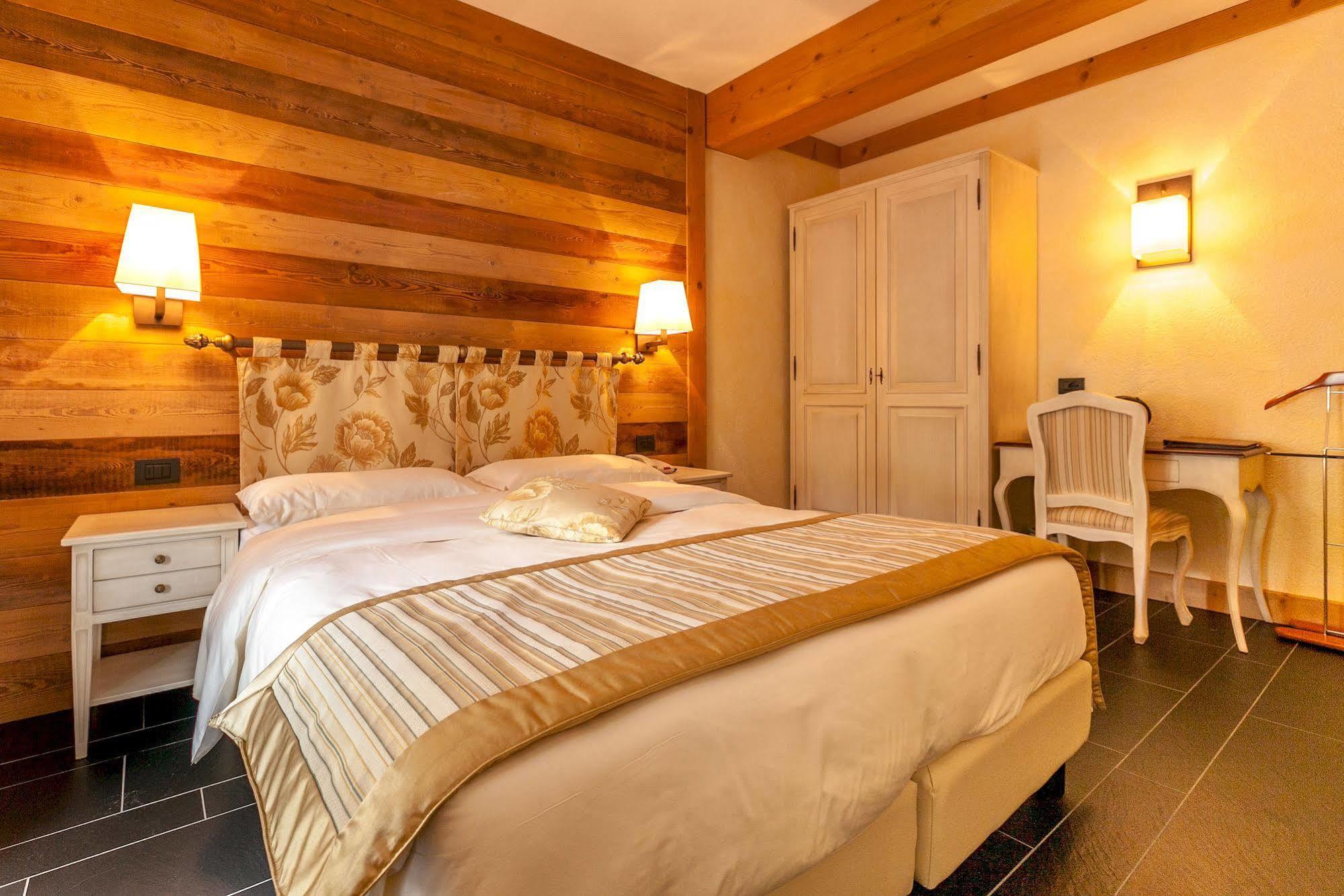 Hotel Lo Scoiattolo Courmayeur Ngoại thất bức ảnh