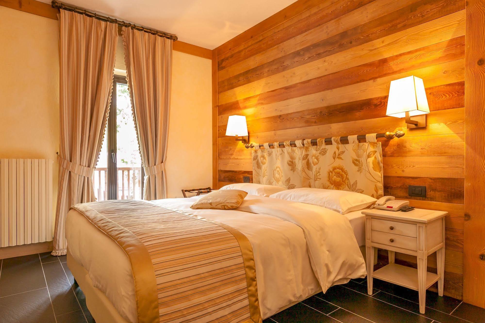Hotel Lo Scoiattolo Courmayeur Ngoại thất bức ảnh