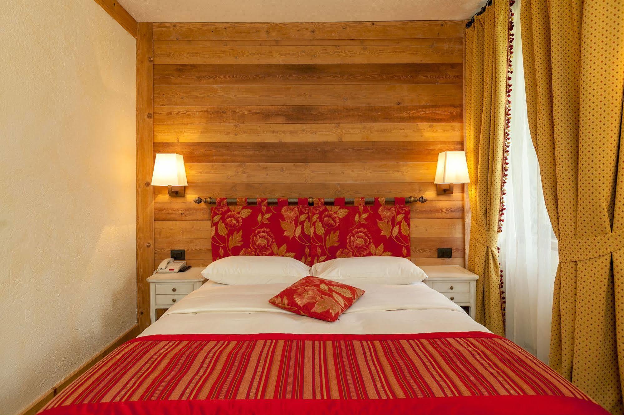 Hotel Lo Scoiattolo Courmayeur Ngoại thất bức ảnh
