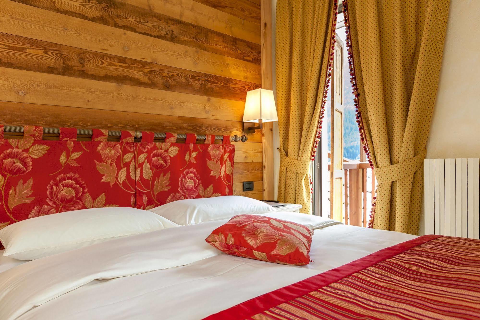 Hotel Lo Scoiattolo Courmayeur Ngoại thất bức ảnh