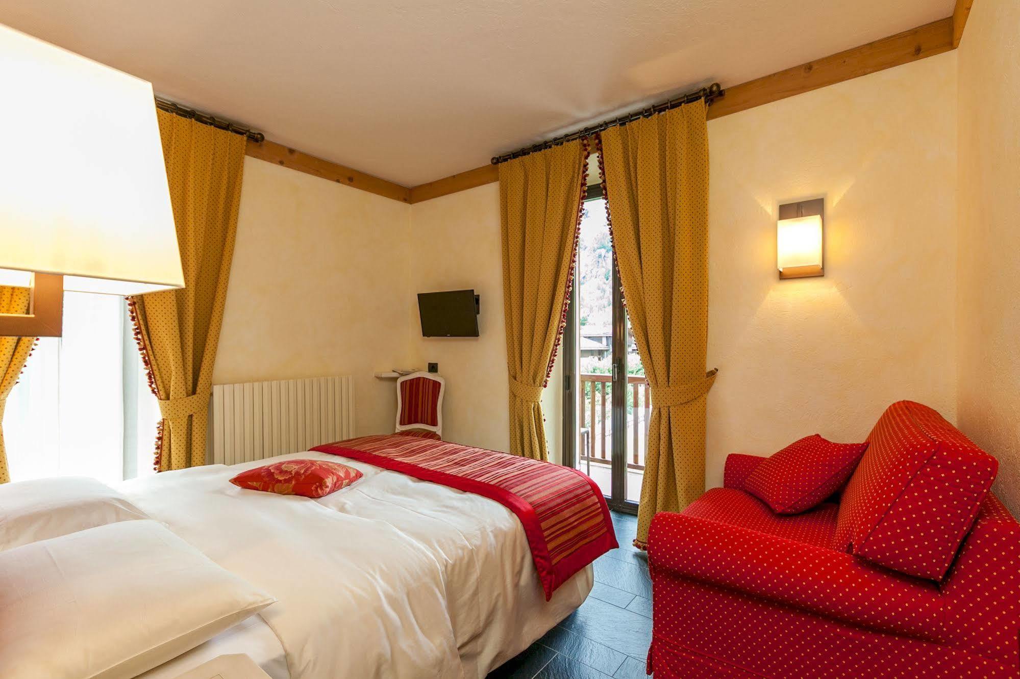 Hotel Lo Scoiattolo Courmayeur Ngoại thất bức ảnh