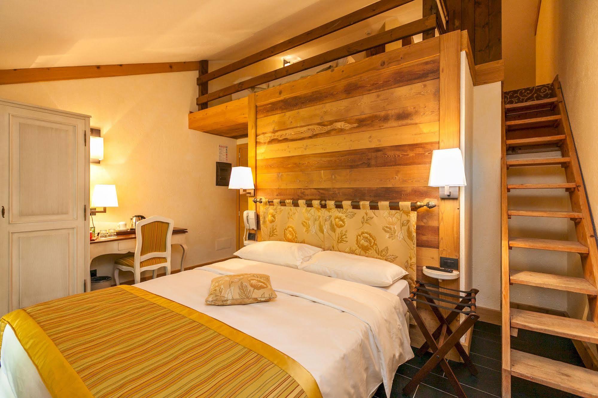 Hotel Lo Scoiattolo Courmayeur Ngoại thất bức ảnh