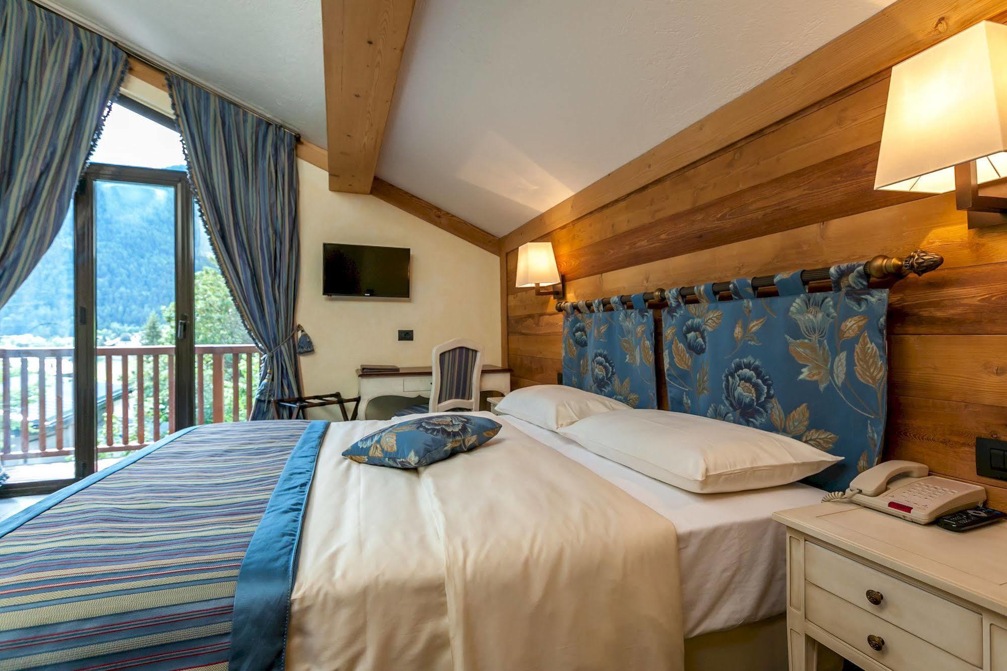 Hotel Lo Scoiattolo Courmayeur Ngoại thất bức ảnh