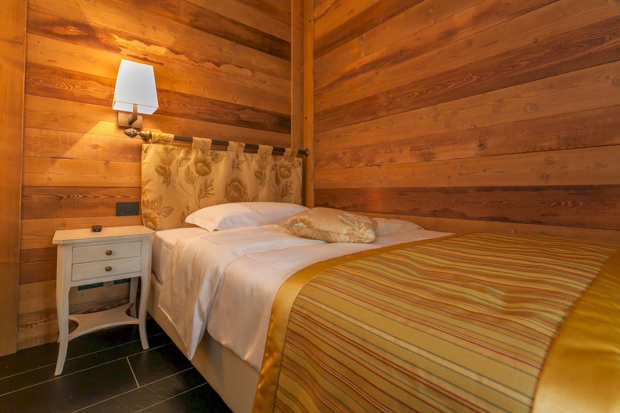 Hotel Lo Scoiattolo Courmayeur Ngoại thất bức ảnh